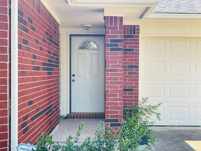 Building Photo - 8234 Viny Ridge Dr