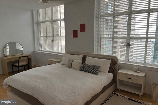 Building Photo - 111 S 15th St