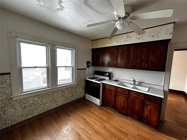 Building Photo - 850 Glide St