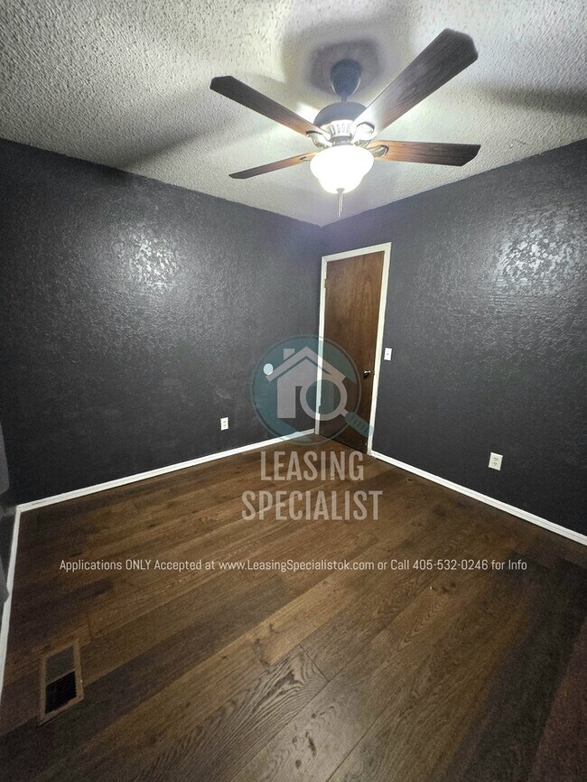 Building Photo - Charming Yukon 3 Bed 2 Bath Home