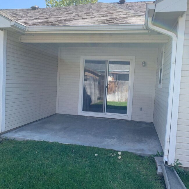 Building Photo - Mitchell Duplex