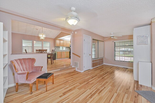 Building Photo - NOW AVAILABLE - 1/1 Manufactured Home in Estero!