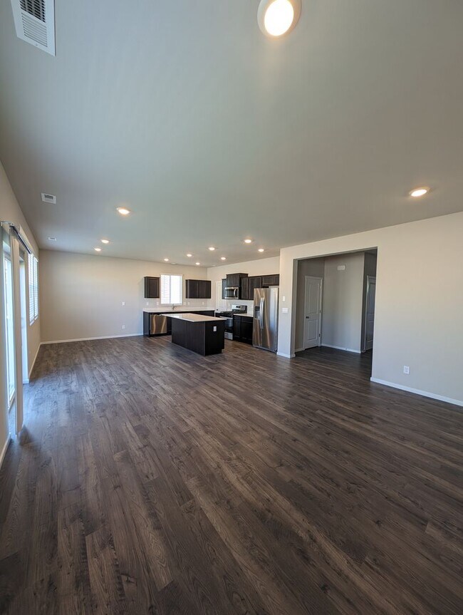 Building Photo - 1320 SW Pendleton Way