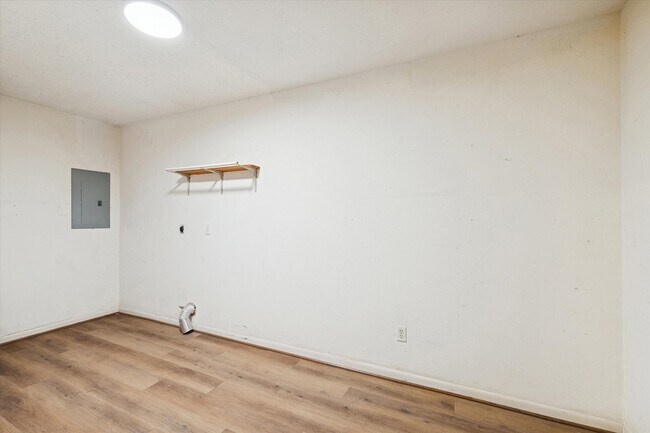 Building Photo - 14722 Brown Rd