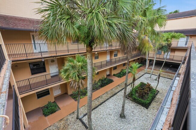 Building Photo - 430 Commodore Dr