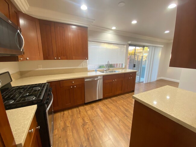 Building Photo - Luxurious 3 Bedroom Cypress Townhouse for ...