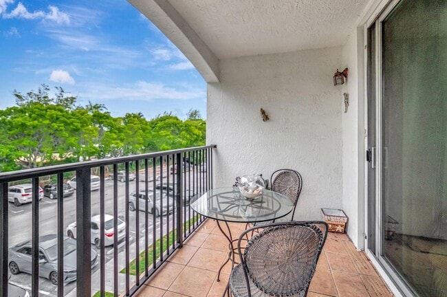 Building Photo - 923 Villa Cir