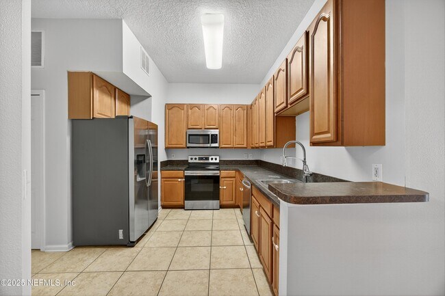 Building Photo - 7047 Deer Lodge Cir