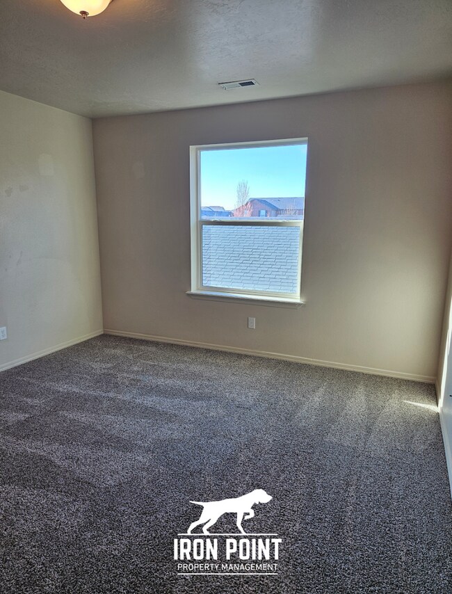 Building Photo - 1/2 off First Full Month! 3bed/2.5 bath ho...