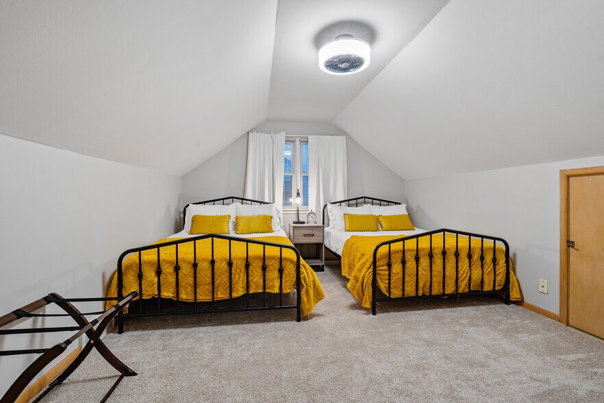 Building Photo - 1816 Gross Ave