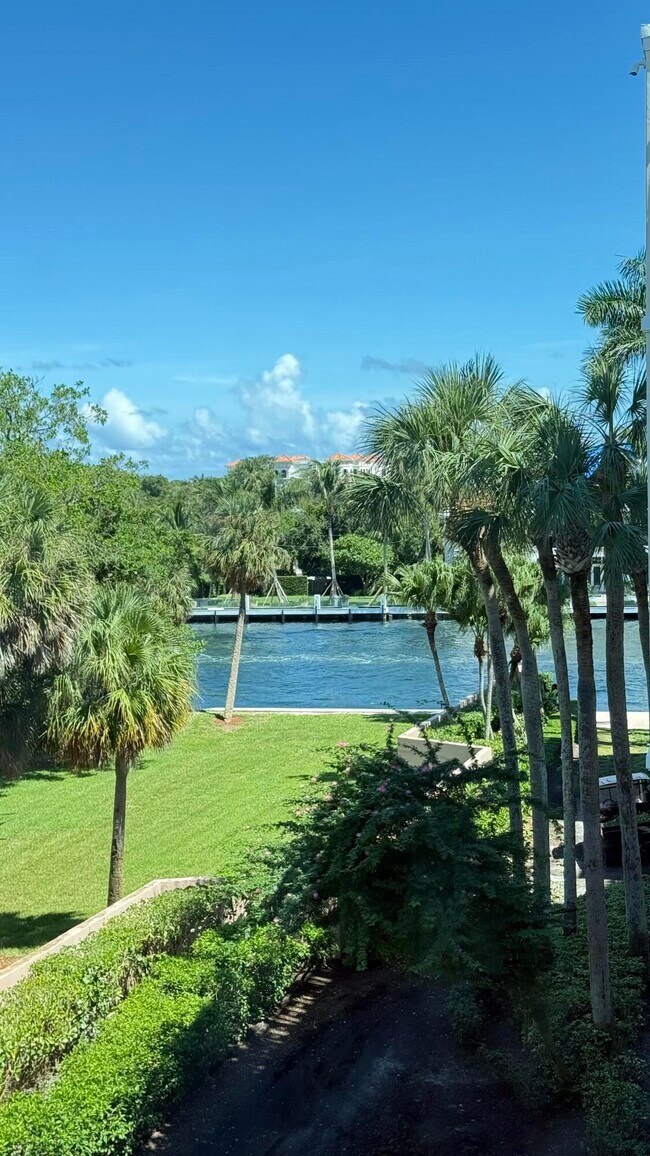 Building Photo - 100 SE 5th Ave