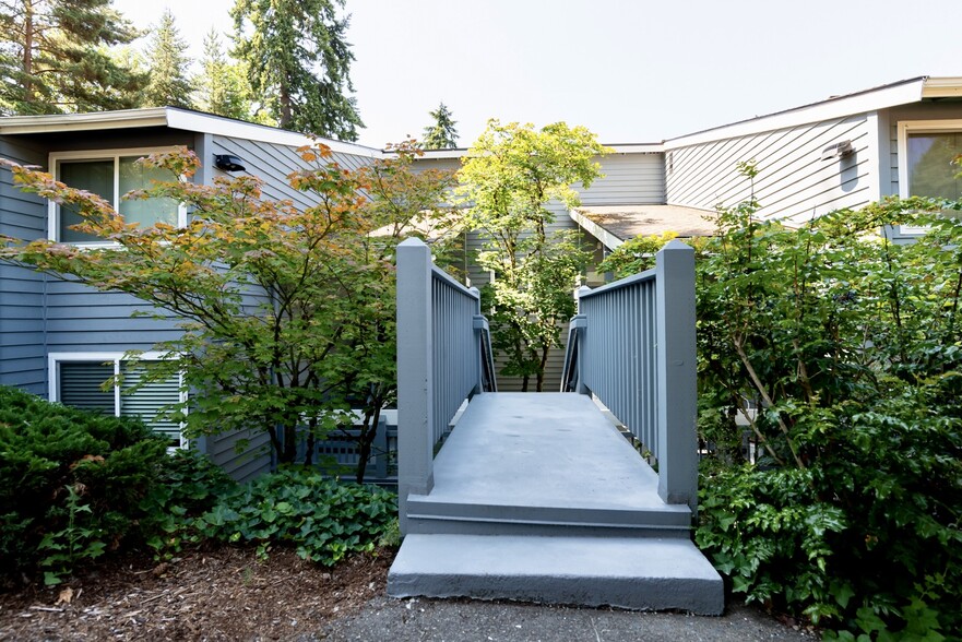 View of the walkway down to the condo - 9350 Redmond Woodinville Rd NE