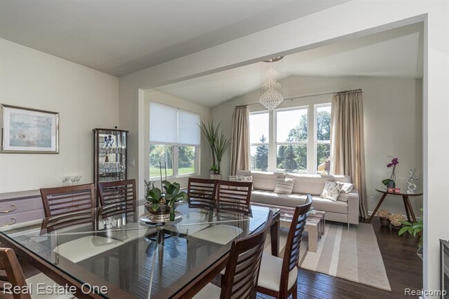 Building Photo - 124 Oakland Crest Dr