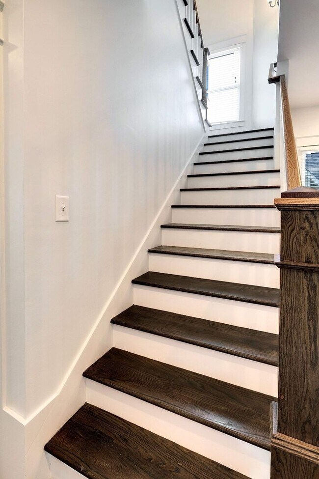 Building Photo - EAST NASHVILLE - FOUR BEDROOM Historic Home with amazing views of Nashville Skyline!