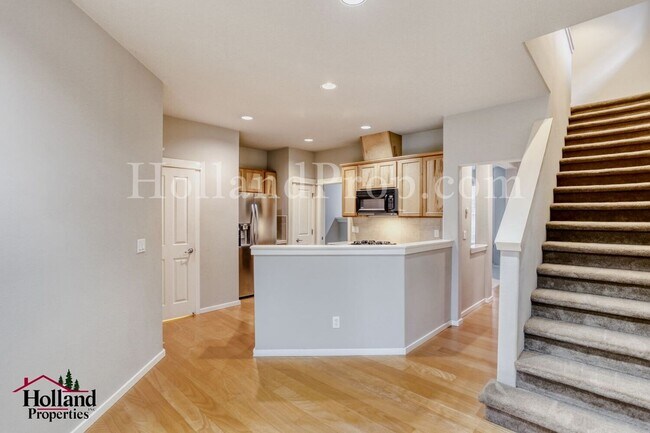 Building Photo - Beautiful 2 Bed • 2.5 Bath home in Prime Hillsboro Location – Light, Bright & Functional! *** Spe...