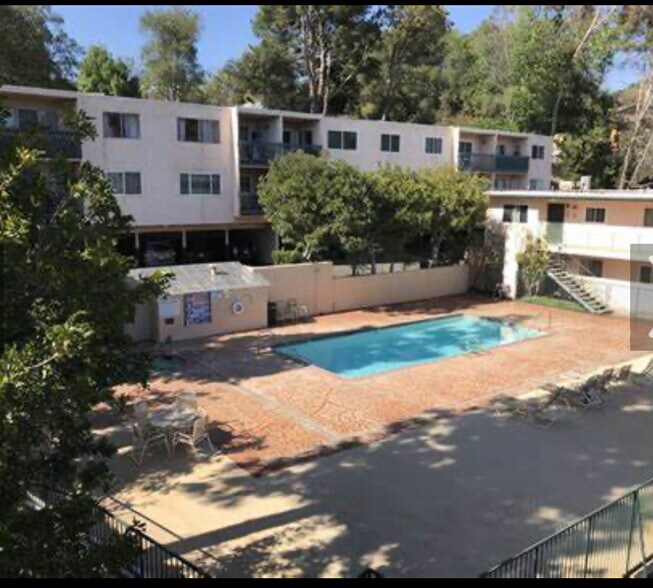 Building Photo - 2940 N Verdugo Rd