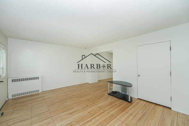 Building Photo - 10th Avenue SE Duplex (OTB 07/31/26)