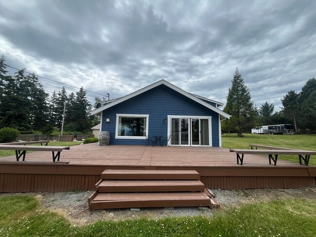 Building Photo - Beautiful 3 Bed 2 Bath on Guemes Island