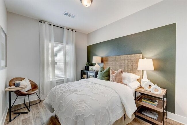 Building Photo - 5017 Claudia Dr