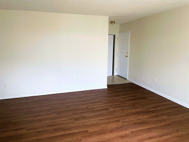 Living room - 10222 Prince Plz