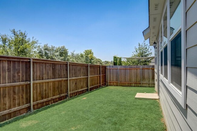 Building Photo - 5407 Jason Dr