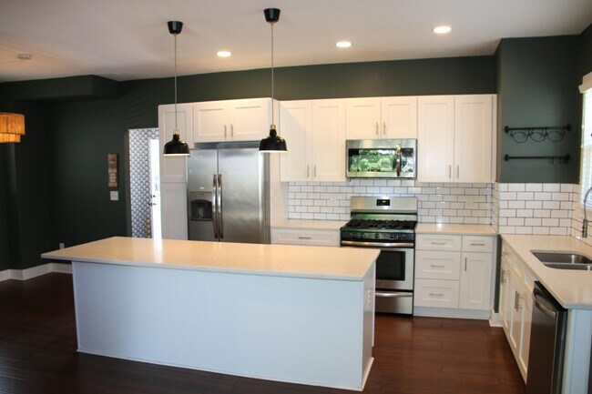 Building Photo - 723 Siebert St
