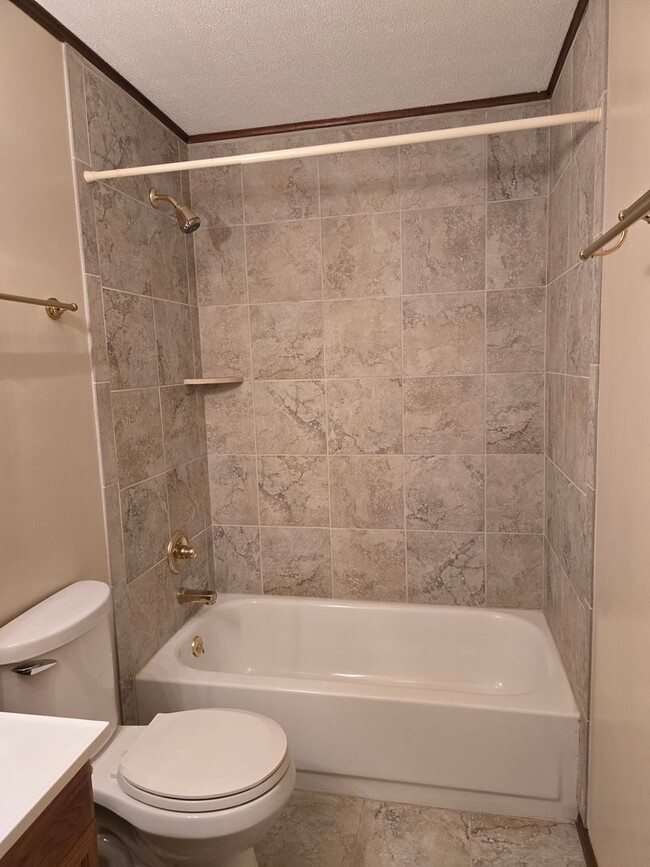 Building Photo - New Listing!!