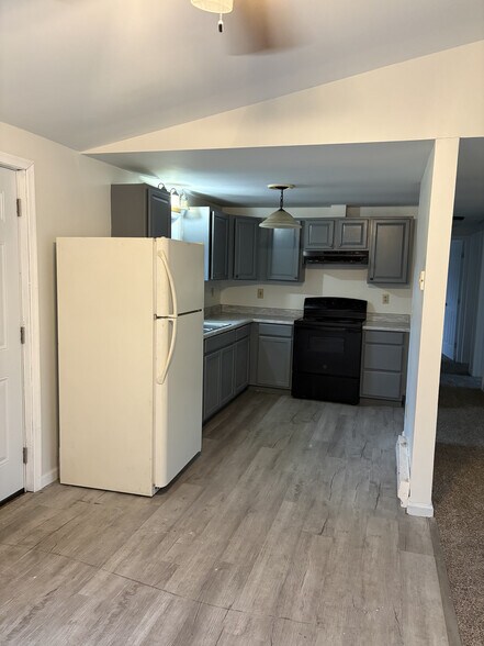 Building Photo - 4161 Romeo Rd