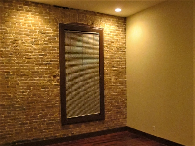 Building Photo - 319 S Flores St