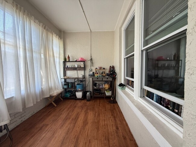 Building Photo - Rogers Park 2 Bed 1 Bath With Central AC & Heat, Beautiful Sunroom, Dog Friendly, Available July ...