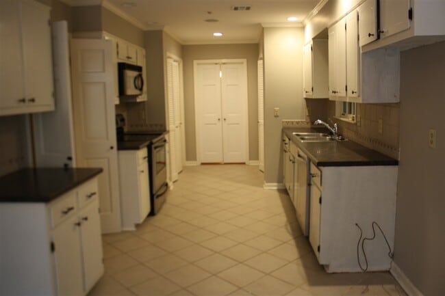 Building Photo - 1833 Greensprings Ln