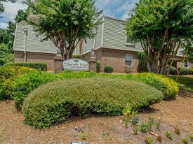 Building Photo - 2600 Park Rd