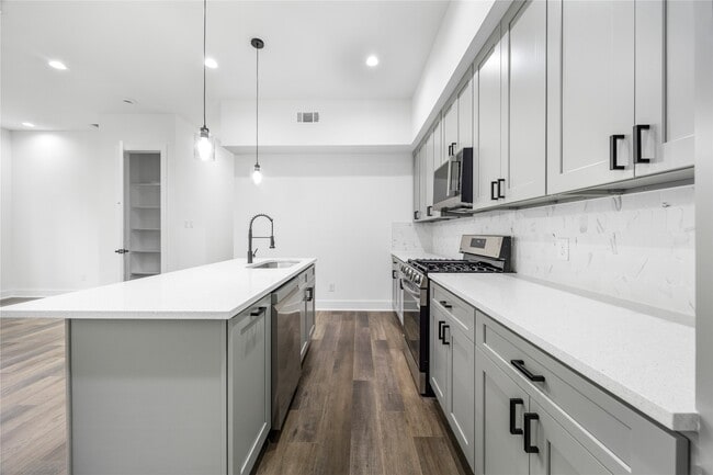 Building Photo - 6812 Tuskegee St