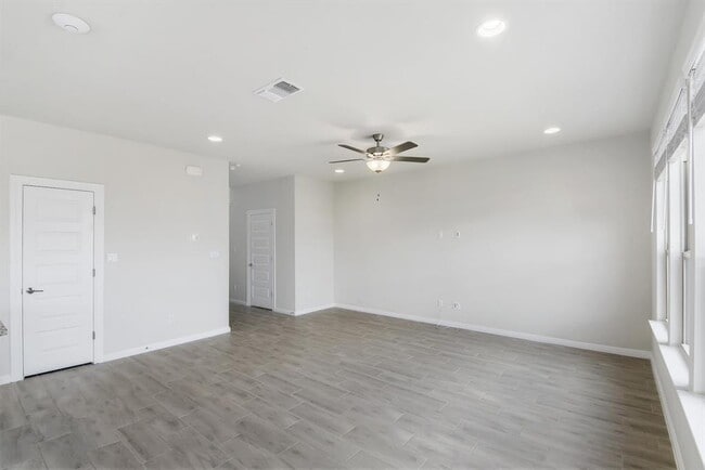 Building Photo - 6820 Llano Stage Trl