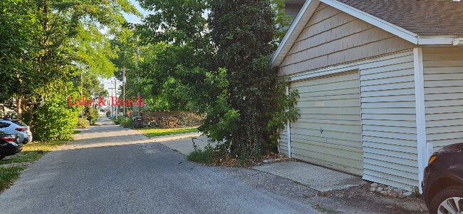 Building Photo - 812 Randolph St