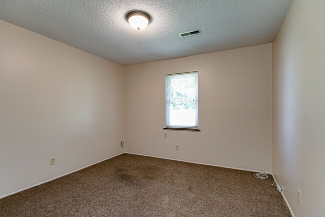 Building Photo - Blending Relaxation & Sophistication Creat...