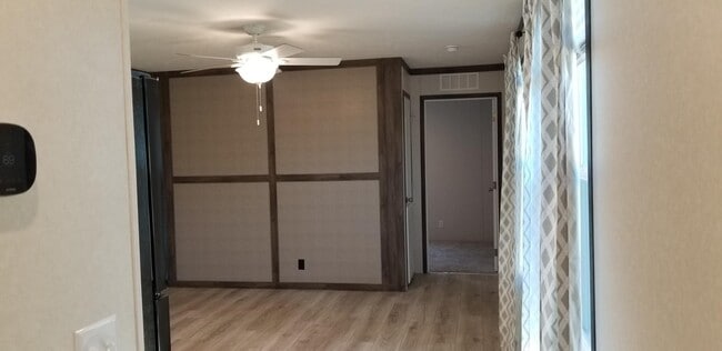 Building Photo - 10340 Midland Rd