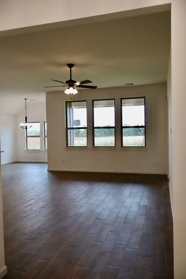 Building Photo - Brand New Home Shawnee OK. First Month Free!