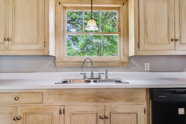 Building Photo - Super cute 2 bed, 1 bath home in Lafayette!