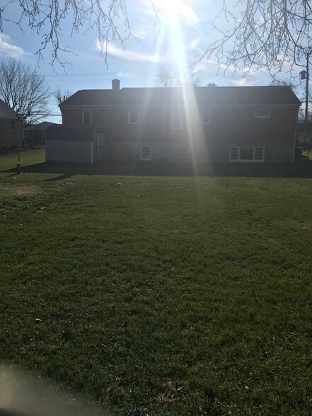 Building Photo - 625 E Queen St