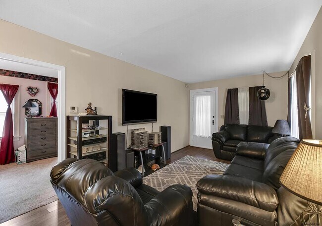 Building Photo - 20 Dott Ave