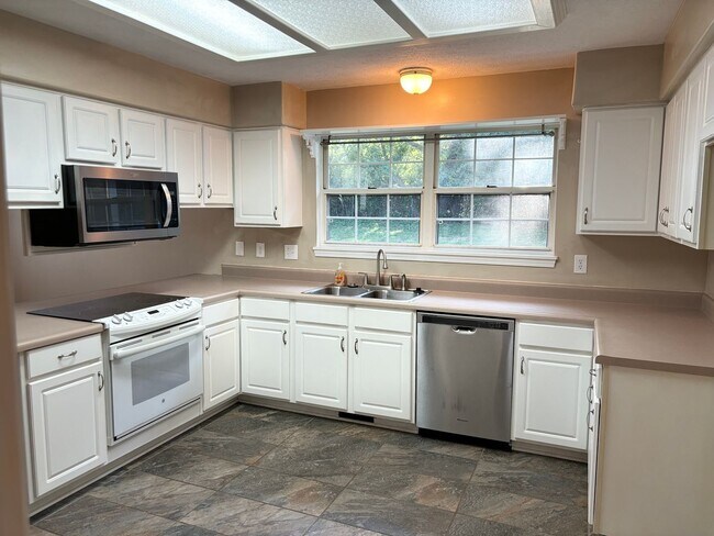 Building Photo - 3 Bedroom All Brick Home Southwest Springf...