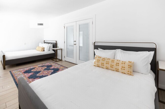 Building Photo - $500 off move in if signed by Labor Day!! ...