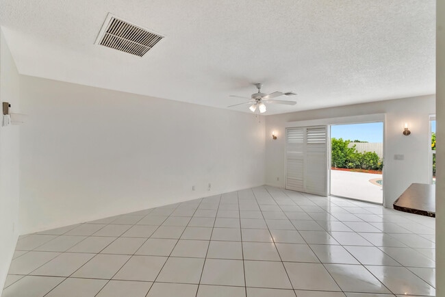 Building Photo - 8895 Sonoma Lake Blvd