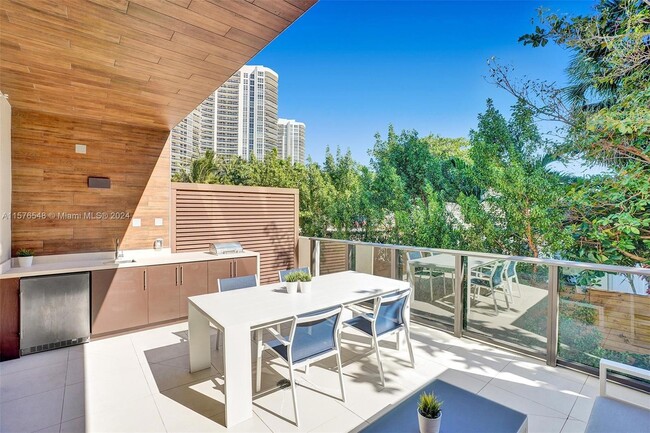 Building Photo - 3040 N Ocean Blvd