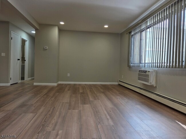 Building Photo - 645 Cricket Ln