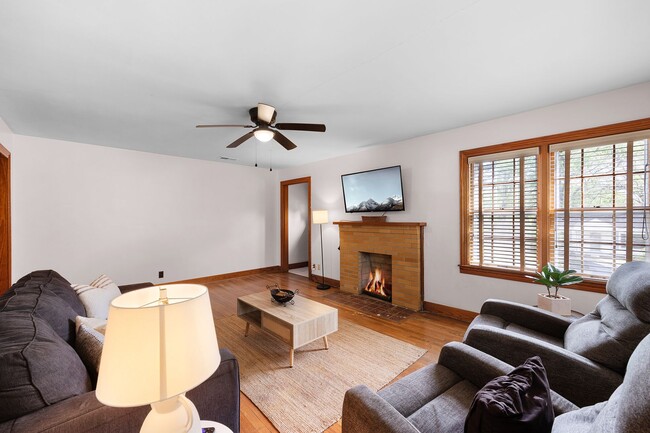 Building Photo - 47 Brentwood Dr