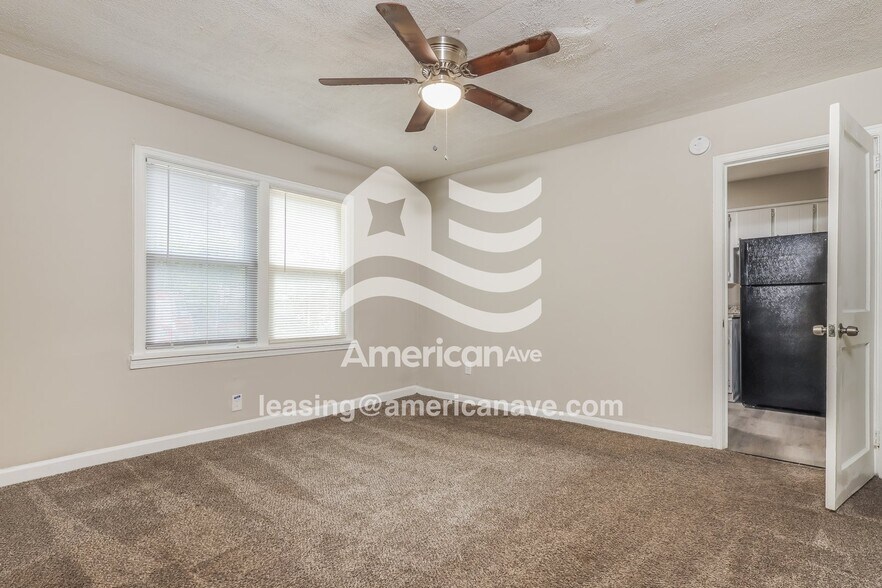 Building Photo - 2839 Schaul St