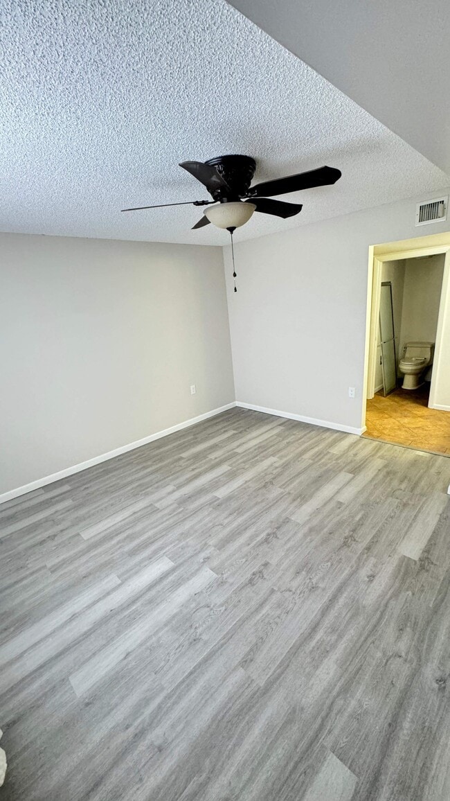 Building Photo - 6049 Balboa Cir