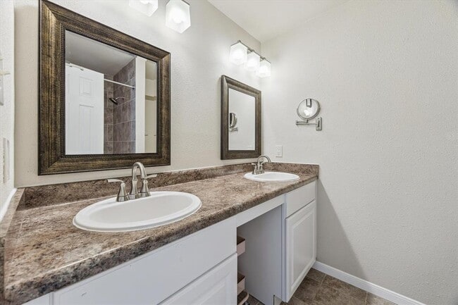 Building Photo - 6600 Valleyside Rd